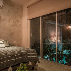 https://casa-bohemia.allrivieramayahotels.com